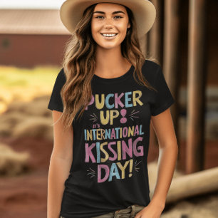 Viering van de internationale zoendag t-shirt