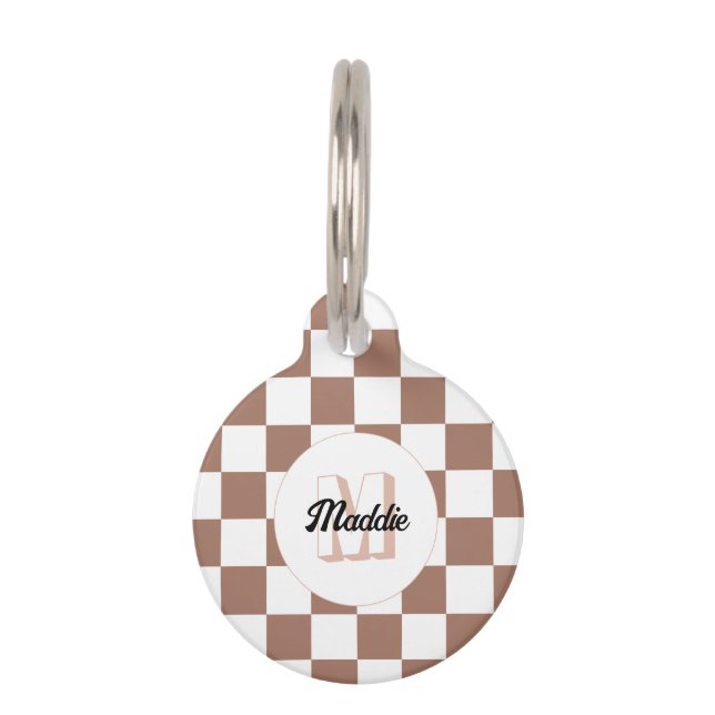 Vierkantjes mocha bruin wit retro Monogram Huisdierpenning (Voorkant)