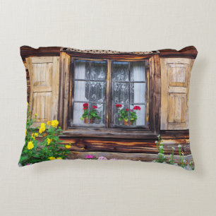 Vieux coussin de fenêtre de cottage
