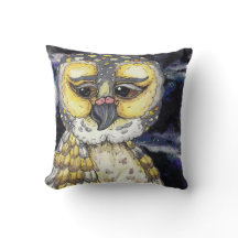 Vieux coussin sage de hibou