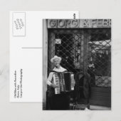 Vieux homme avec carte postale accordéon (Devant / Derrière)