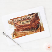 vieux livres dans un autocollant de bibliothèque d (Enveloppe)