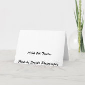 Vieux tracteur dans la carte de vacances neige (Dos)