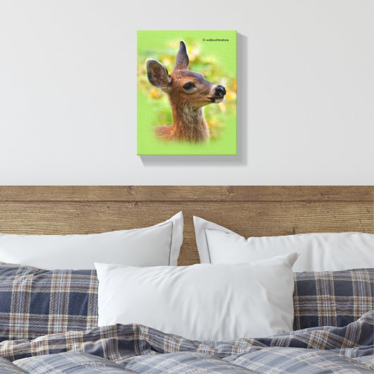 Vignetted Portret of Smiling Blacktail Deer Fawn Canvas Afdruk (Insitu (Slaapkamer))