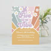 Vijf is een Vibe Retro Sunshine Rainbow Daisy Kaart (Staand voorkant)