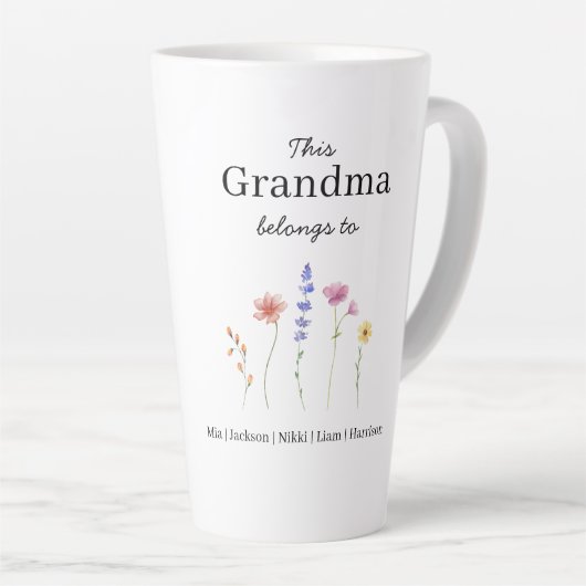 Vijf kleinkinderen gepersonaliseerd latte mok (Rechterhoek)