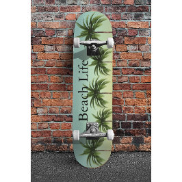 Vijf palmbomen in een rij, een strandleven skateboard