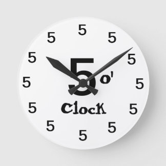 Vijf uur ronde klok