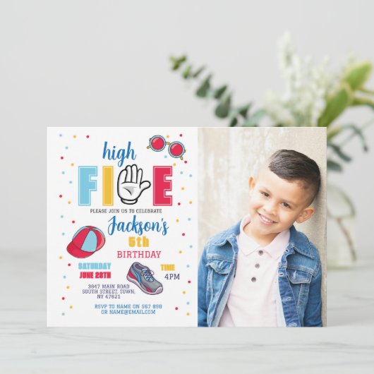 Vijf zonneschermen voor de vijfde verjaardag van d kaart (Staand voorkant)