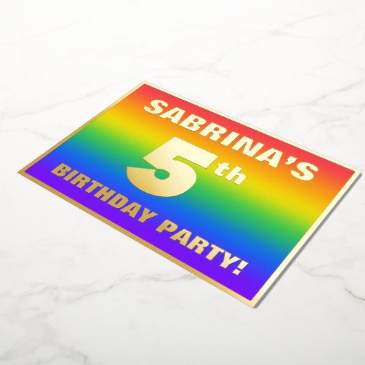Vijfde verjaardag: Fun, kleurrijk regenboogpatroon Folie Uitnodiging (Gedraaid)
