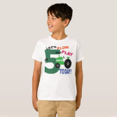Vijfde verjaardag - groene tractor ploeg en speel t-shirt (Voorkant volledig)