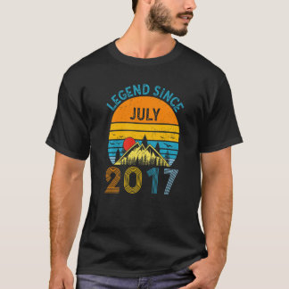 Vijfde verjaardag Legenda sinds juli 2017  5 jaar T-shirt