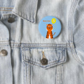 vijfde verjaardag tijger voegt naam blauw sinaasap ronde button 5,7 cm (In situ)