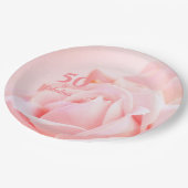 Vijftig en Fabulous | Roze Rose 50th Birthday Papieren Bordje (Gekanteld)