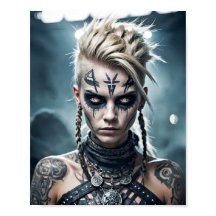 Viking krijgsvrouw met runentatoeage en oorlogstek