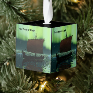Viking schip onder het noorderlicht kubus ornament