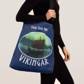 Viking Ship under Northern Lights Crossbody Tas (Dichtbij)