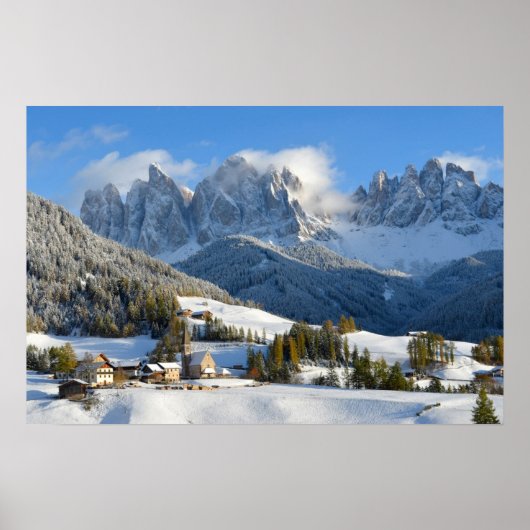 Village des Dolomites en hiver affiche (Devant)