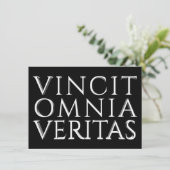 VINCIT OMNIA VERITAS - Licht (Staand voorkant)
