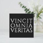 VINCIT OMNIA VERITAS - Licht (Staand voorkant)