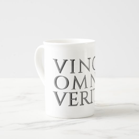 VINCIT OMNIA VERITAS - Light Bone China Mok (Voorkant links)