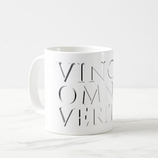 VINCIT OMNIA VERITAS - Mok met lichte koffie (Voorkant links)