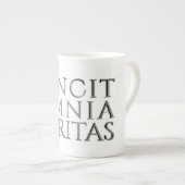 VINCIT OMNIA VERITAS - Mug de Chine d'os légers (Devant droit)