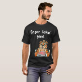 Vinger die goed T-shirt likt (Voorkant volledig)