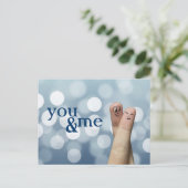 Vinger Hug met blauwe lichten Briefkaart (Staand voorkant)