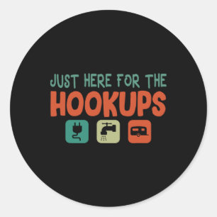 Vintage Arts Grappige Camping Outfits Alleen Hier Ronde Sticker