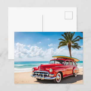 Vintage auto op het strand met surven plank briefkaart