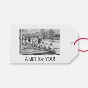 Vintage bemanning roeit in boot aan de steiger cadeaulabel