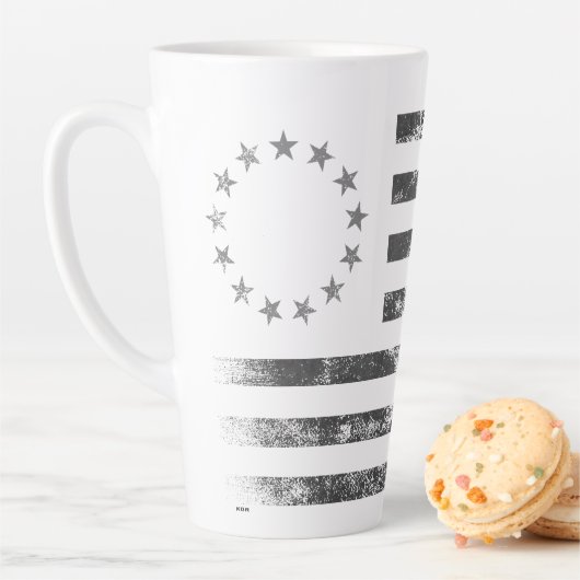Vintage Betsy Ross Drapeau américain Latte Mug (En situation)