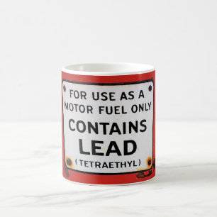 Vintage bevat lood (tetraethyl) gaspompteken koffiemok