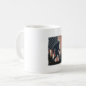 Vintage Bigfoot Amerikaanse Vlag Bos Vector Design Koffiemok (Voorkant links)