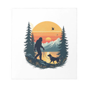 Vintage Bigfoot Wandelende Hond Berg Zonsondergang Notitieblok