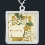 Vintage blanc jasmin fleurs collier argent<br><div class="desc">Fleurs de jasmin blanches avec feuilles verts vintage aquarelle tirant collier argent,  avec un dessin d'aquarelle de fleurs de jasmin blanc et une note épinglée sur arrière - plan brun et ivoire. Une nouvelle approche à la conception vintage.</div>