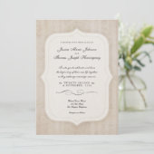Vintage Charm Cream Monogramme Mariage Invitations (Debout devant)