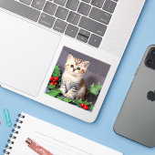 Vintage Christmas Kitten en Holly Sticker (Laptop met iPhone)