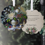 Vintage Christmas Still Life avec Roses et Urn<br><div class="desc">Dessin artistique d'une ancienne huile de style maître sur la toile vie morte florale avec fleurs blanches, feuillage gris-vert poussiéreux, billes de verre, branches de pin et baies sèches dans une urne en céramique ornée. Le dos présente un graphisme floral complémentaire et un texte éditable sur un arrière - plan...</div>