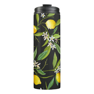 Vintage citroenvruchten en bloemen op donkere onde thermosbeker