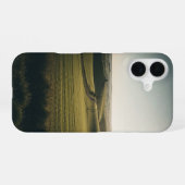 Vintage Countryside with Green Hills iPhone 16 Hoesje (Achterkant horizontaal)