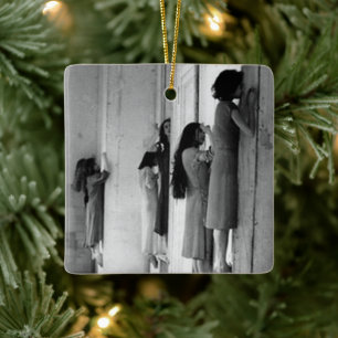 Vintage Creepy in handen van vrouwen Keramisch Ornament