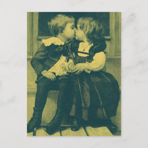 Vintage foto van liefde en romantiek, kinderen kus aankondigingskaart