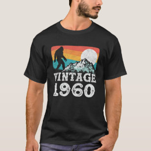 Vintage geboren in 1960 Funny Bigfoot Mountains Re T-shirt