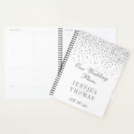 Vintage Glam Silver Confetti Mariage<br><div class="desc">Préparez-vous à votre grande journée dans le style avec cette wedding planner élégante et très tendance. Le design est facile à personnaliser avec vos propres noms et date mariage et vous pouvez garder toutes vos idées de design, informations mariages importantes et beaucoup plus en sécurité ensemble dans ce planificateur personnalisé....</div>