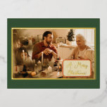 Vintage Green Christmas Eve Photo de famille<br><div class="desc">Cette Carte Vintage à thème Rétro Noël hiver Green Holiday Card avec votre photo de famille sera parfaite pour votre salutation de vacances. Vous pouvez aussi trouver d'autres designs dans ce stile dans mon magasin.</div>
