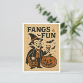 Vintage Halloween Fangs and Fun Briefkaart (Staand voorkant)