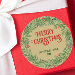 Vintage Holly Wreath Nom de famille Christmas Gold<br><div class="desc">Ajoutez une touche de charme festif à vos cadeaux avec cet autocollant rond d'or avec une couronne de Noël classique. Customisez-le avec le nom de votre famille et le message "Joyeux Noël" pour une ambiance de vacances chaleureuse et accueillante.</div>