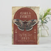Vintage Moth Wedding Invitation with Rustic Arch (Debout devant)